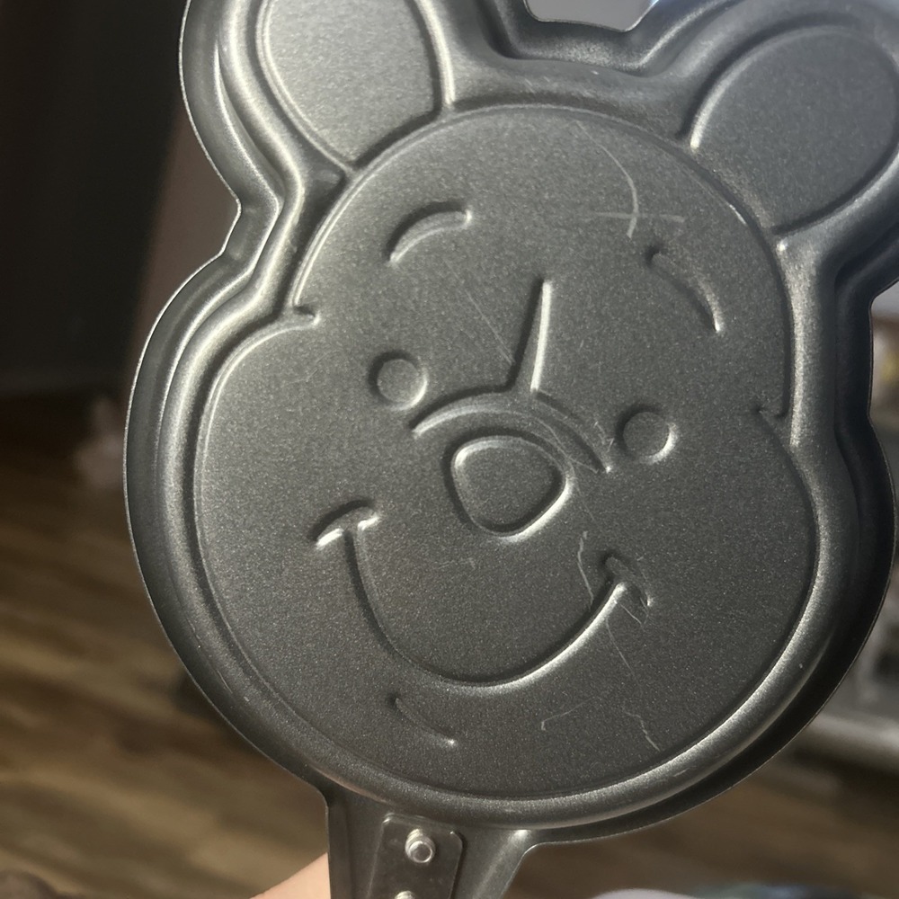 Winnie the Pooh Pancake Pan - Picture 2 of 2